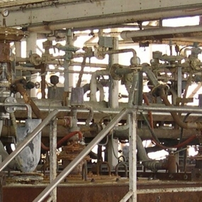 Complex-pipe-work-at-batch-processing-plant